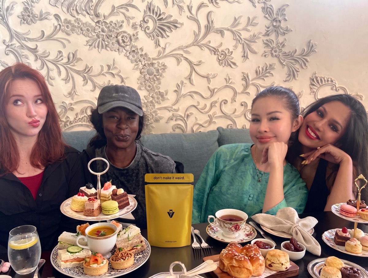 High Tea guests